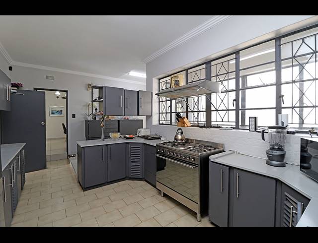 4 BEDROOM FREEHOLD FOR SALE IN SYDENHAM